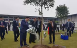 Đoàn đại biểu cấp cao Triều Tiên thăm mô hình trồng hoa lan tại Đan Phượng, Hà Nội